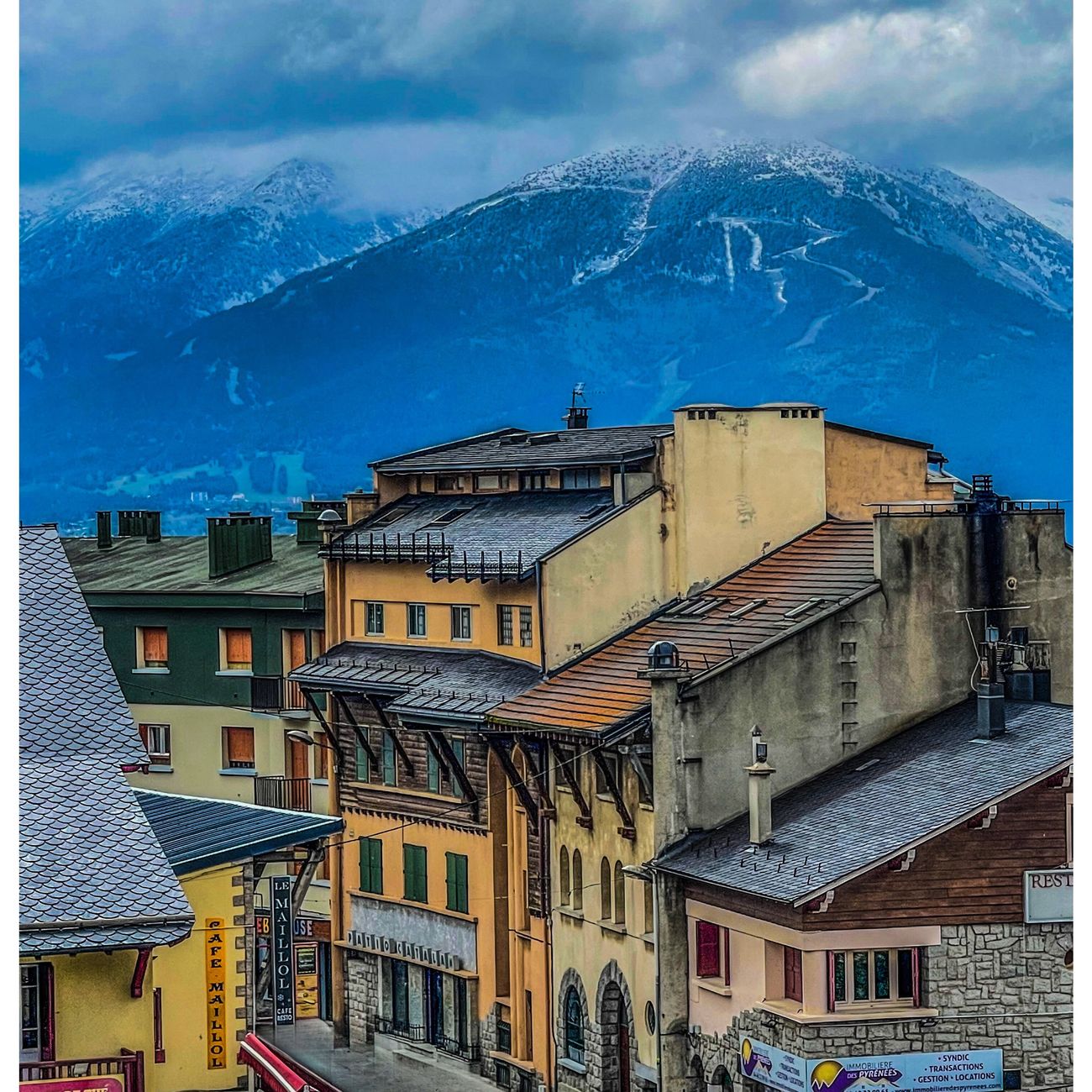 Le bâtiment & les pistes de ski — Font-Romeu