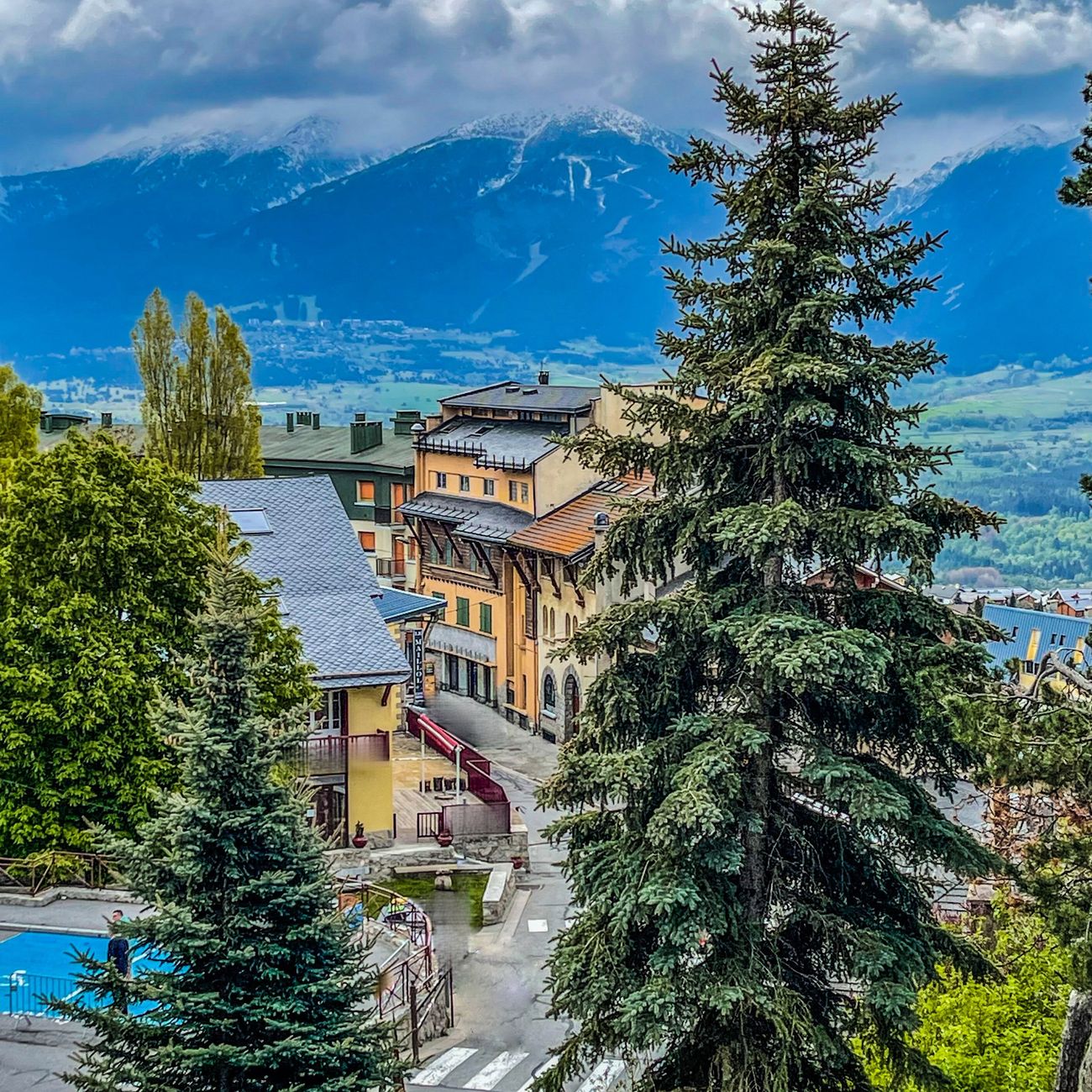 Vue sur N17 depuis la rue du Casino — Font-Romeu