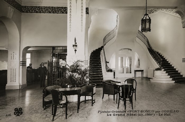 Le hall du Grand Hôtel et son escalier monumental, classé Monument Historique